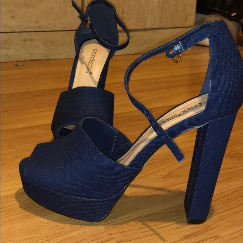 Shoe dazzle heels